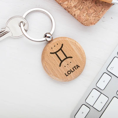Portachiavi in legno - Con il segno zodiacale Gemelli