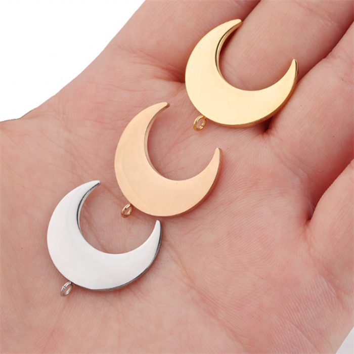 Collana con ciondolo a mezzaluna