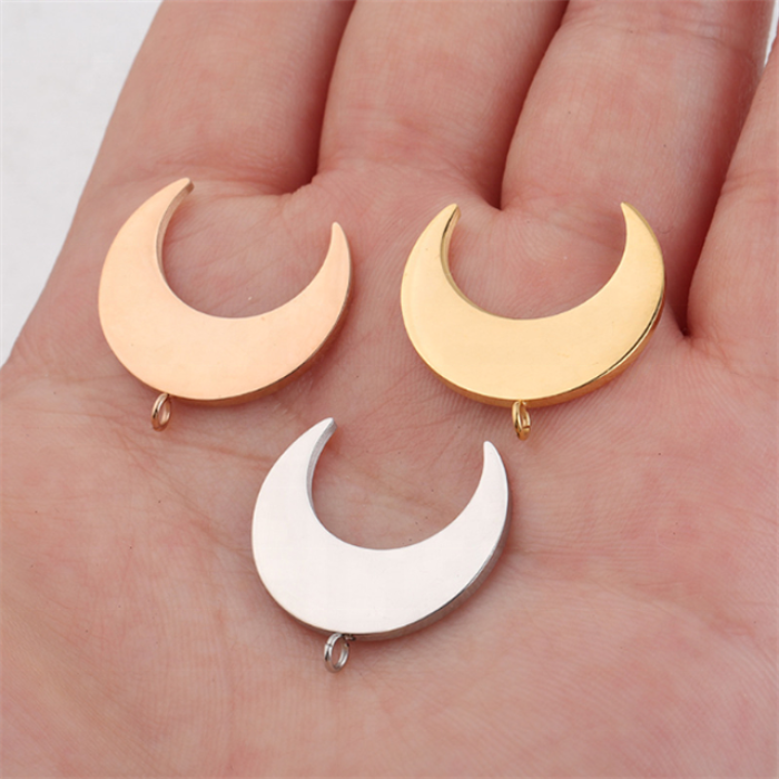 Collana con ciondolo a mezzaluna