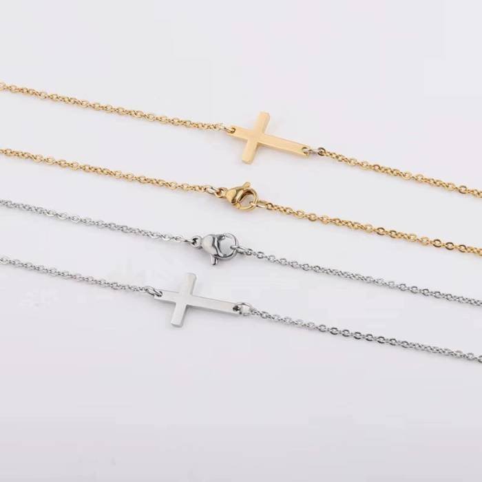Collana con Croce Minimalista
