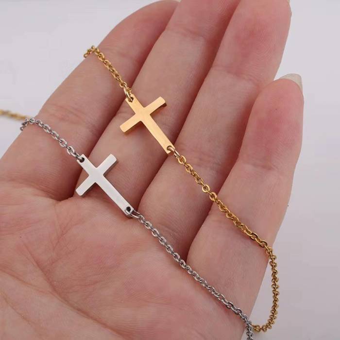 Collana con Croce Minimalista