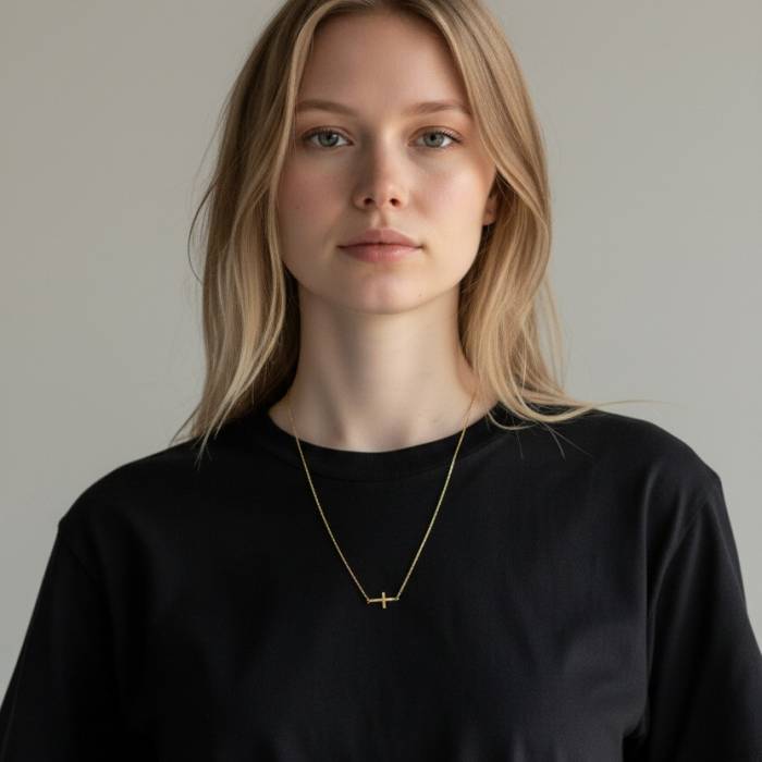 Collana con Croce Minimalista
