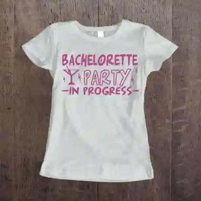 Maglietta personalizzata per l’addio al nubilato – Bachelorette Party In Progress