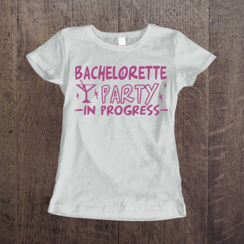 Maglietta personalizzata per l’addio al nubilato – Bachelorette Party In Progress