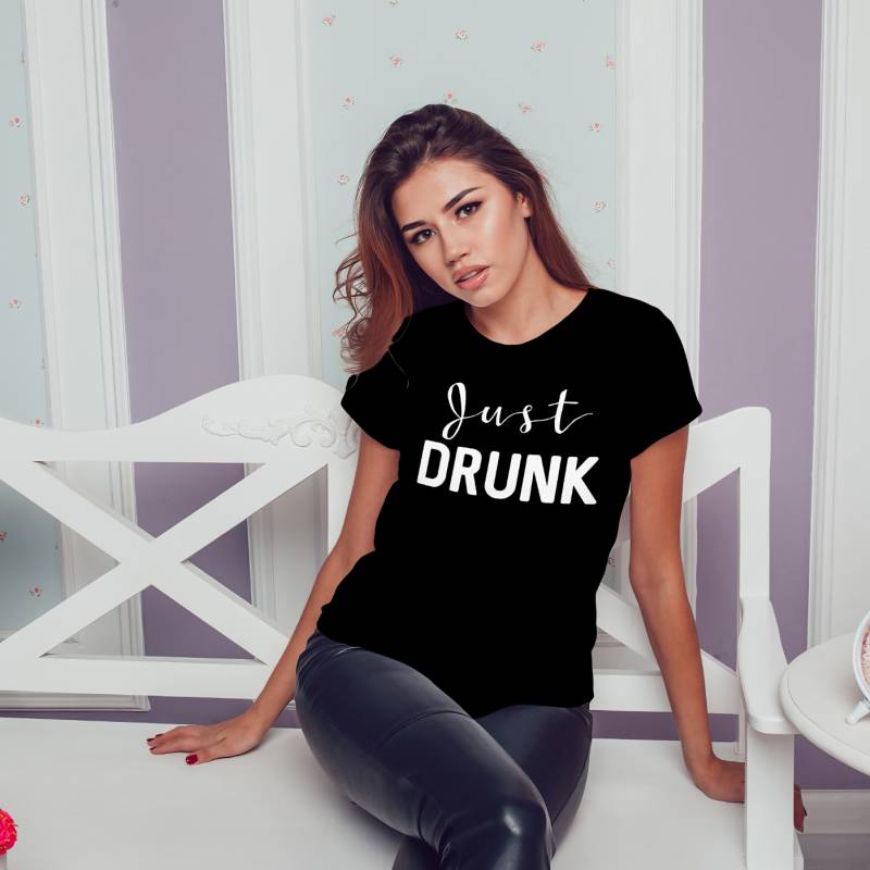 Maglietta personalizzata per l’addio al nubilato – Just Drunk