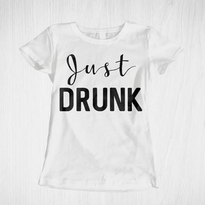 Maglietta personalizzata per l’addio al nubilato – Just Drunk